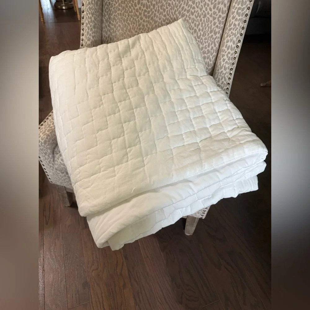 Pottery Barn Cal King White Linen Cotton Comforter